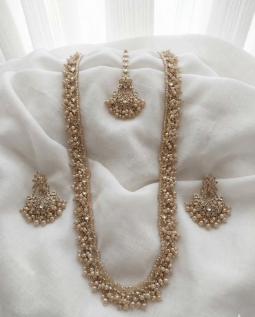The Emerald Empress Long Pearl Set