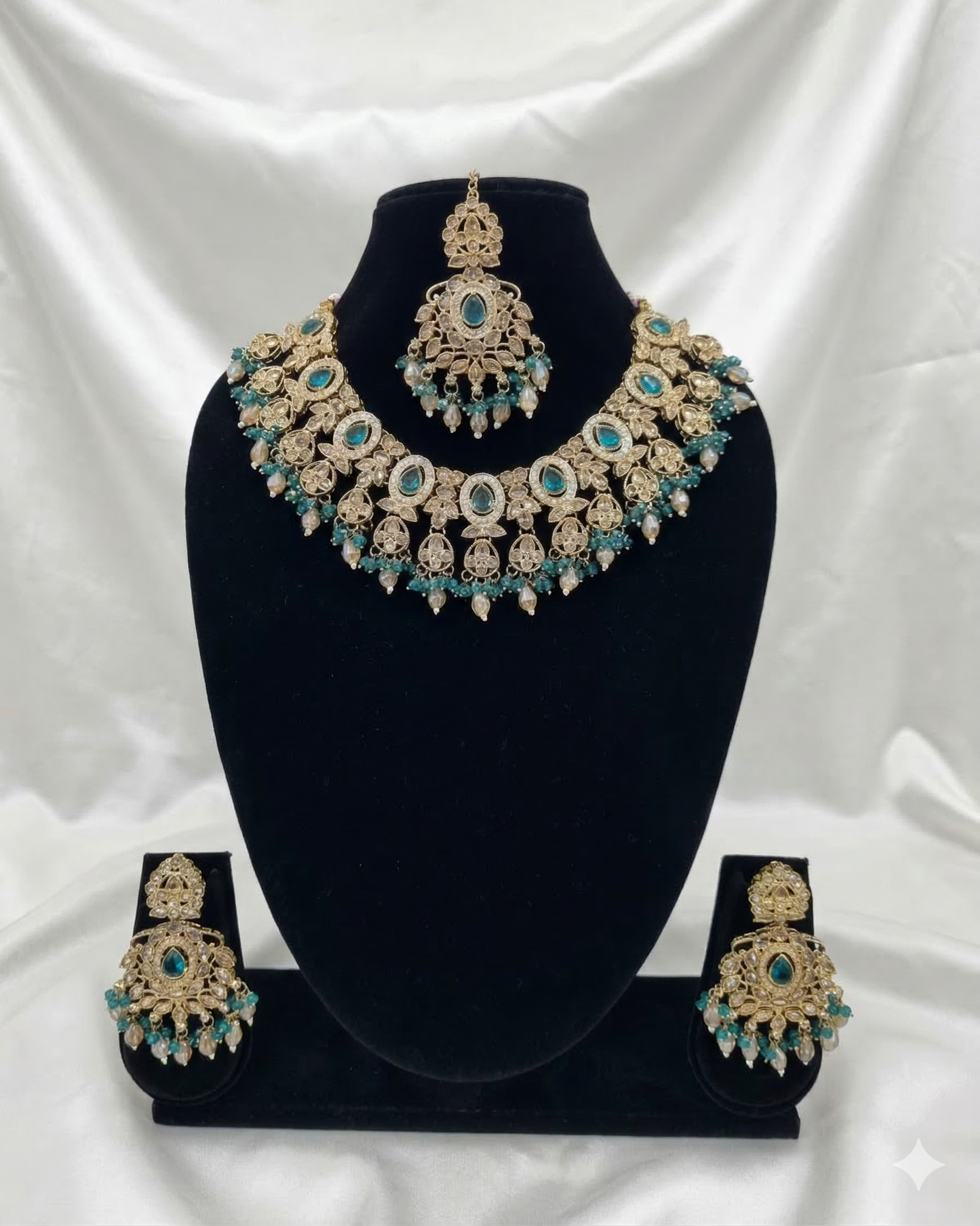 Traditional Wedding Choker Set Earrings with & Maang Tikka