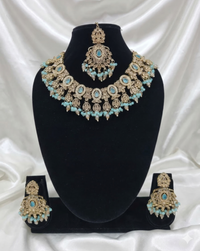 Traditional Wedding Choker Set Earrings with & Maang Tikka