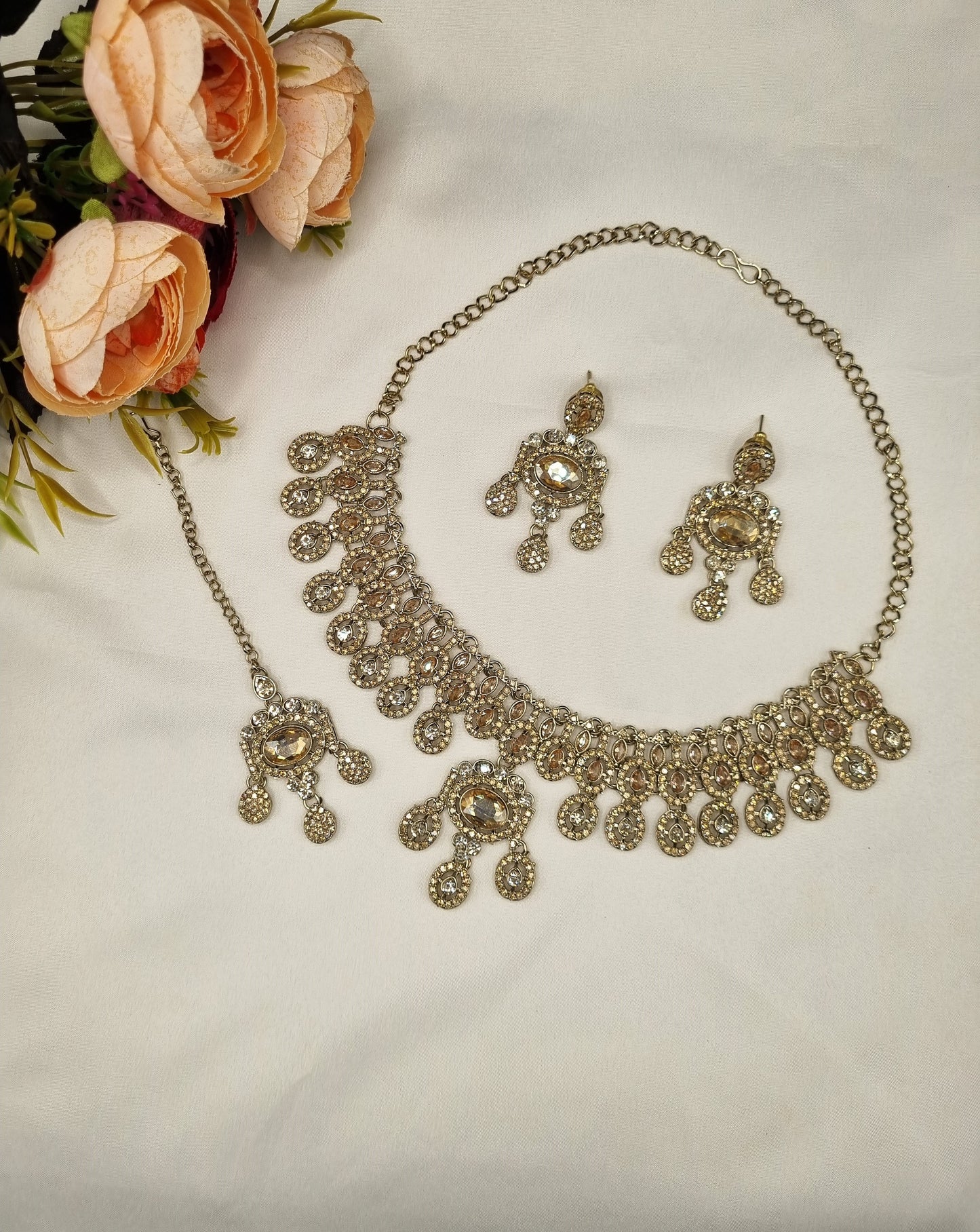 Luxury Crystal Choker Necklace Set with Earrings & Maang Tikka