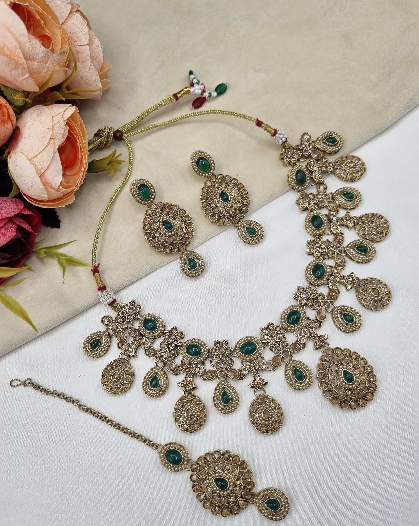MEDALLION FRINGE STATEMENT CHOKER SET