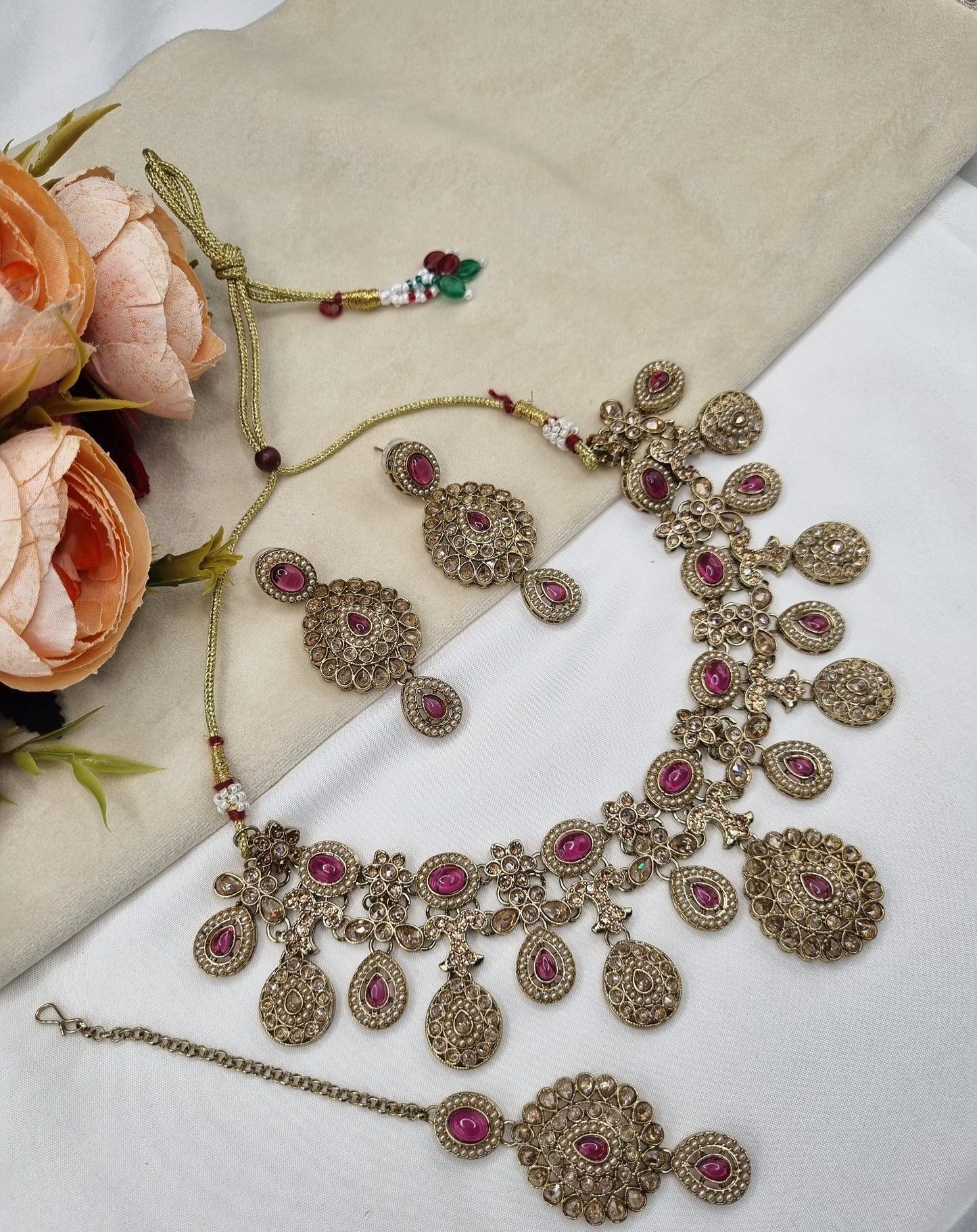 MEDALLION FRINGE STATEMENT CHOKER SET