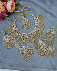 Choker Jewelry Set with Earrings, Maang Tikka & Passa