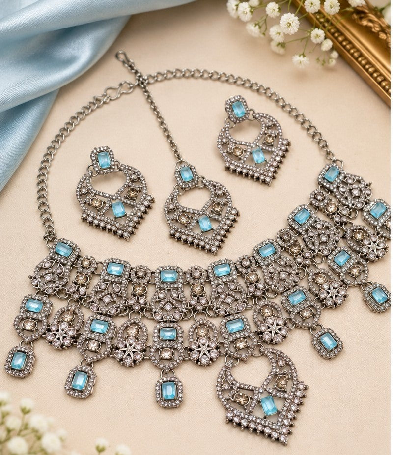 Royal Vintage Motif Stone-Studded Partywear Necklace Set