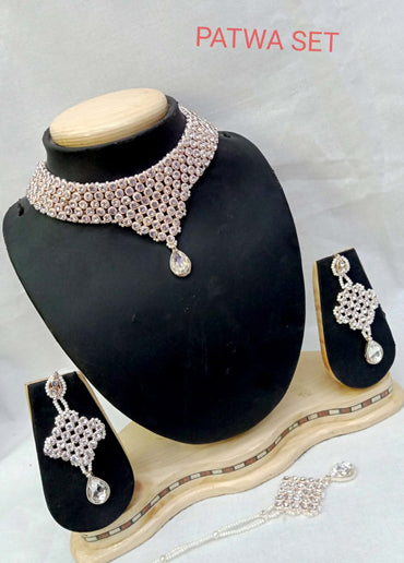 Fashionable Choker Jewellery Set
