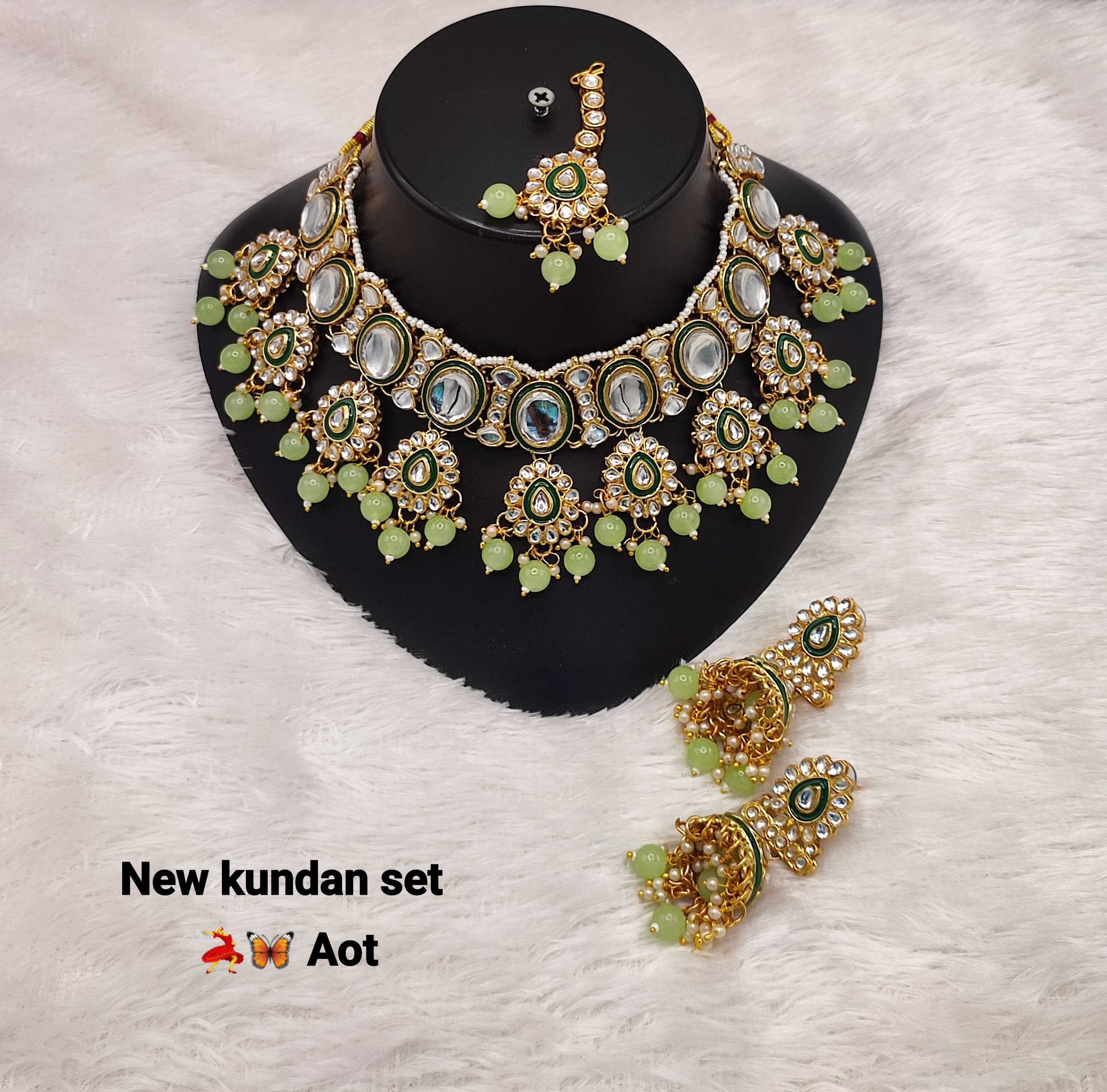 Latest Traditional Kundan Studed choker Necklace Set With Earrings & Mangtika Set For Women