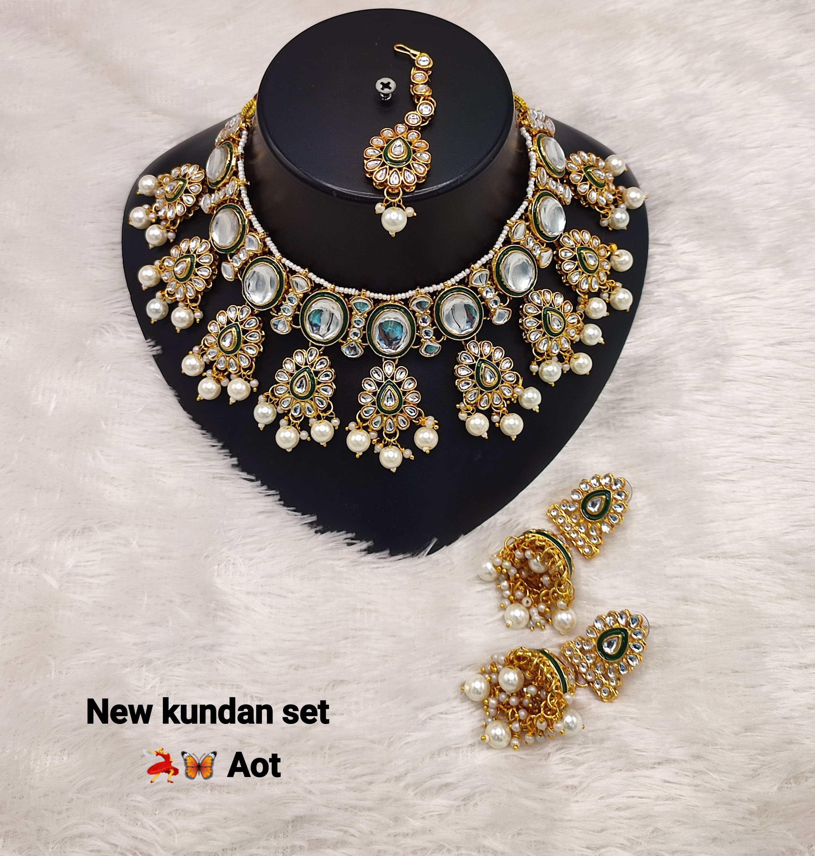 Latest Traditional Kundan Studed choker Necklace Set With Earrings & Mangtika Set For Women