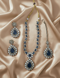 Emerald Green Antique Gold Necklace Set with Maang Tikka & Earrings