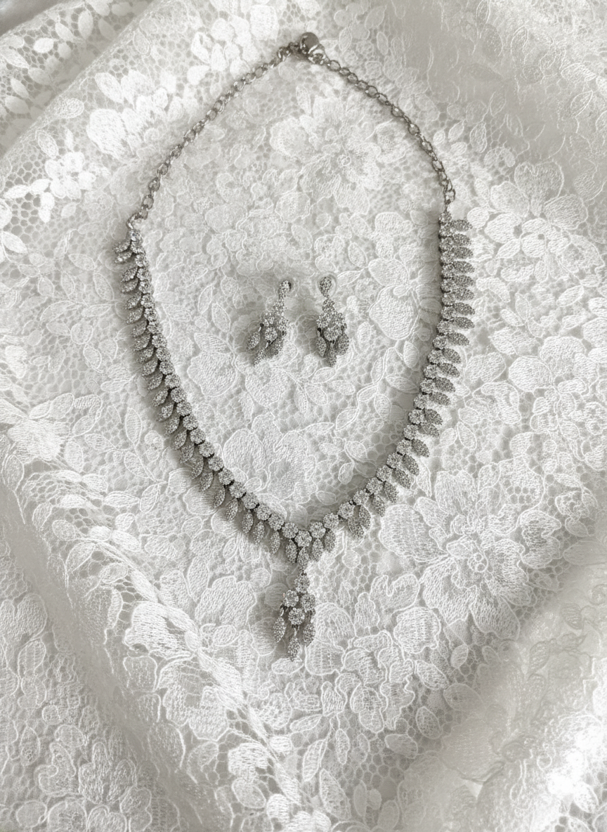 Refined White Stone Fringe Design Necklace Set