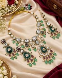 Handcrafted Royal Kundan Jewelry Set