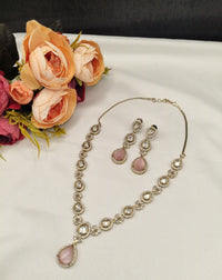 Sleek Heritage Kundan Pendant and Earring Set