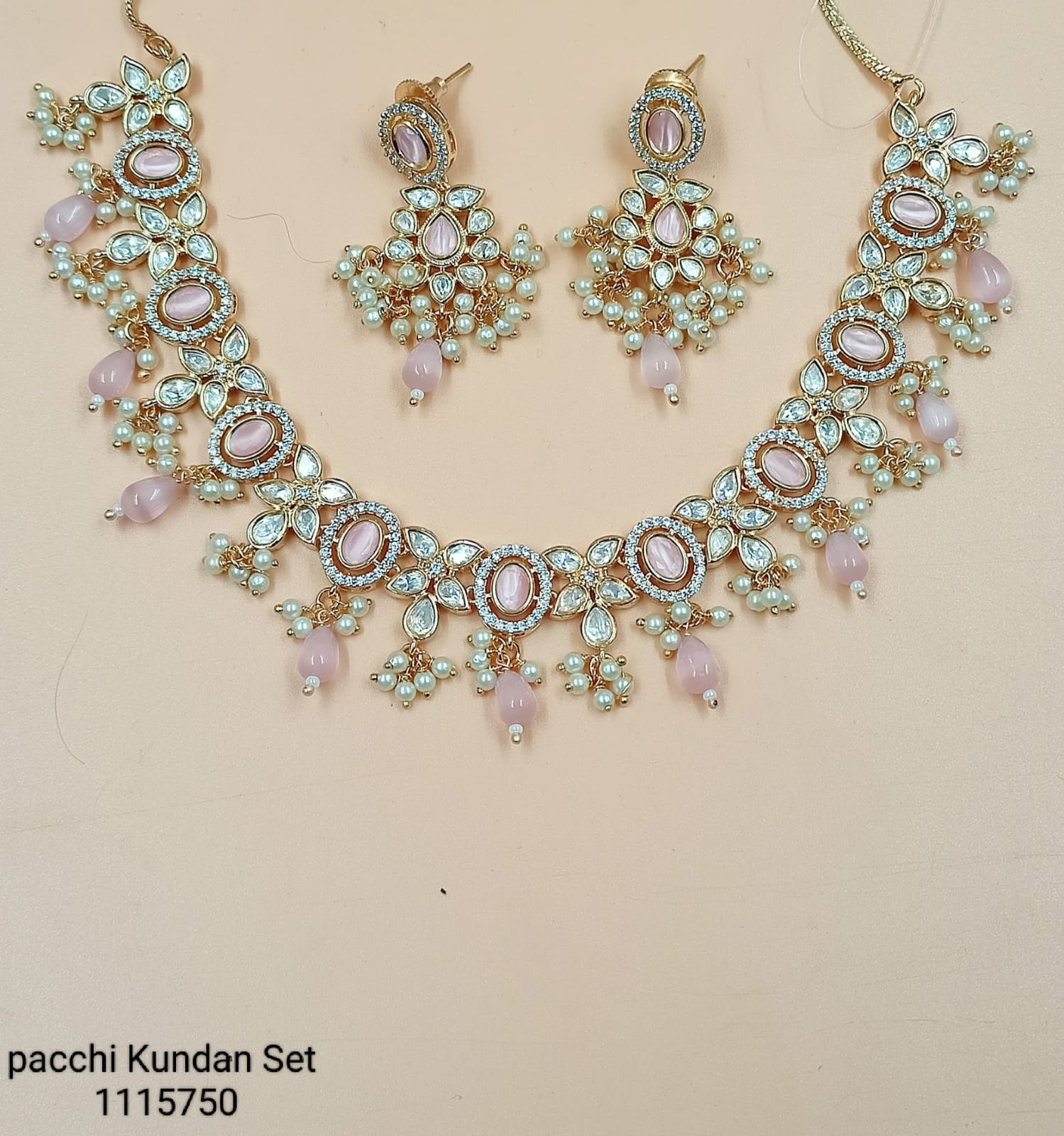 Elegant Pacchi Kundan Necklace and Earring Set