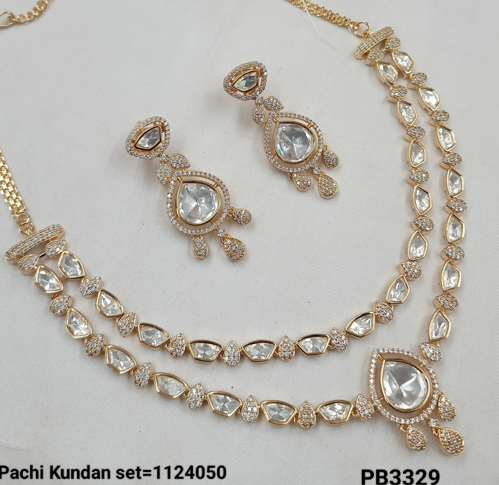 Elegant Kundan Necklace Set with Matching Earrings