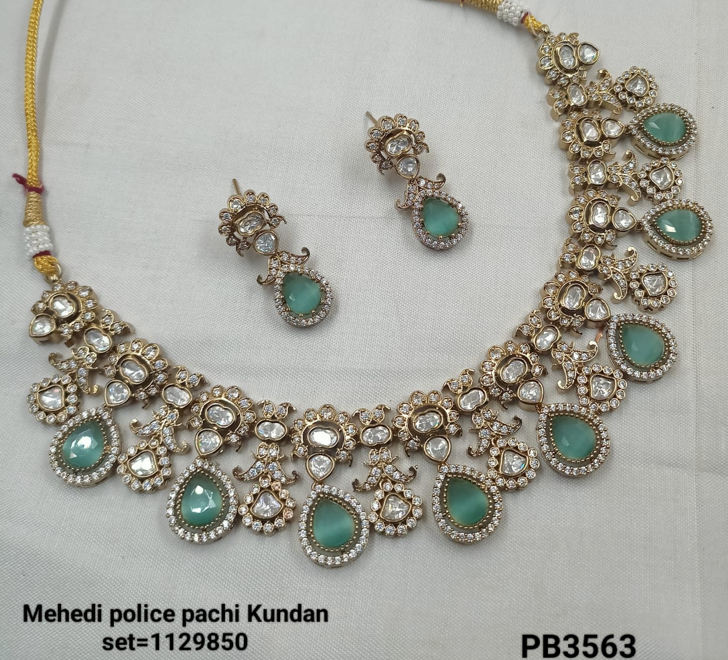 Antique Gold Plated Kundan Jewellery Set