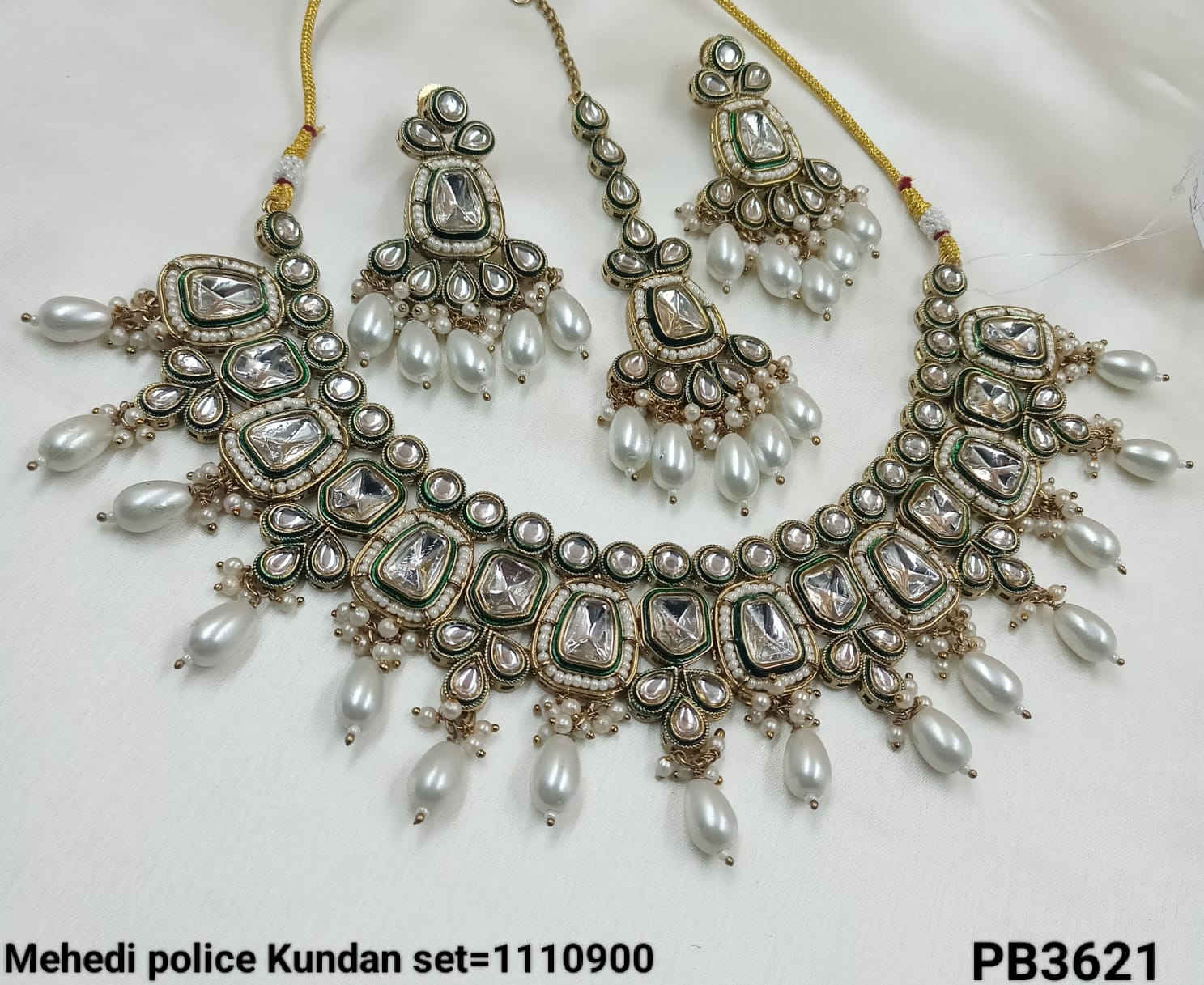 Antique Gold Plated Kundan Necklace Set