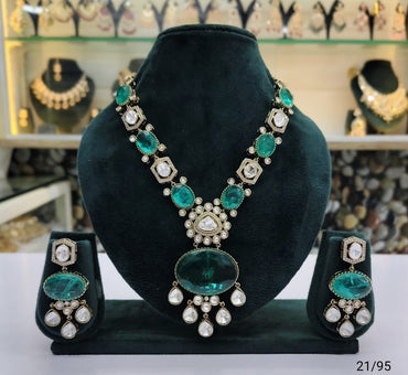 Antique Gold Plated Kundan Jewellery Set