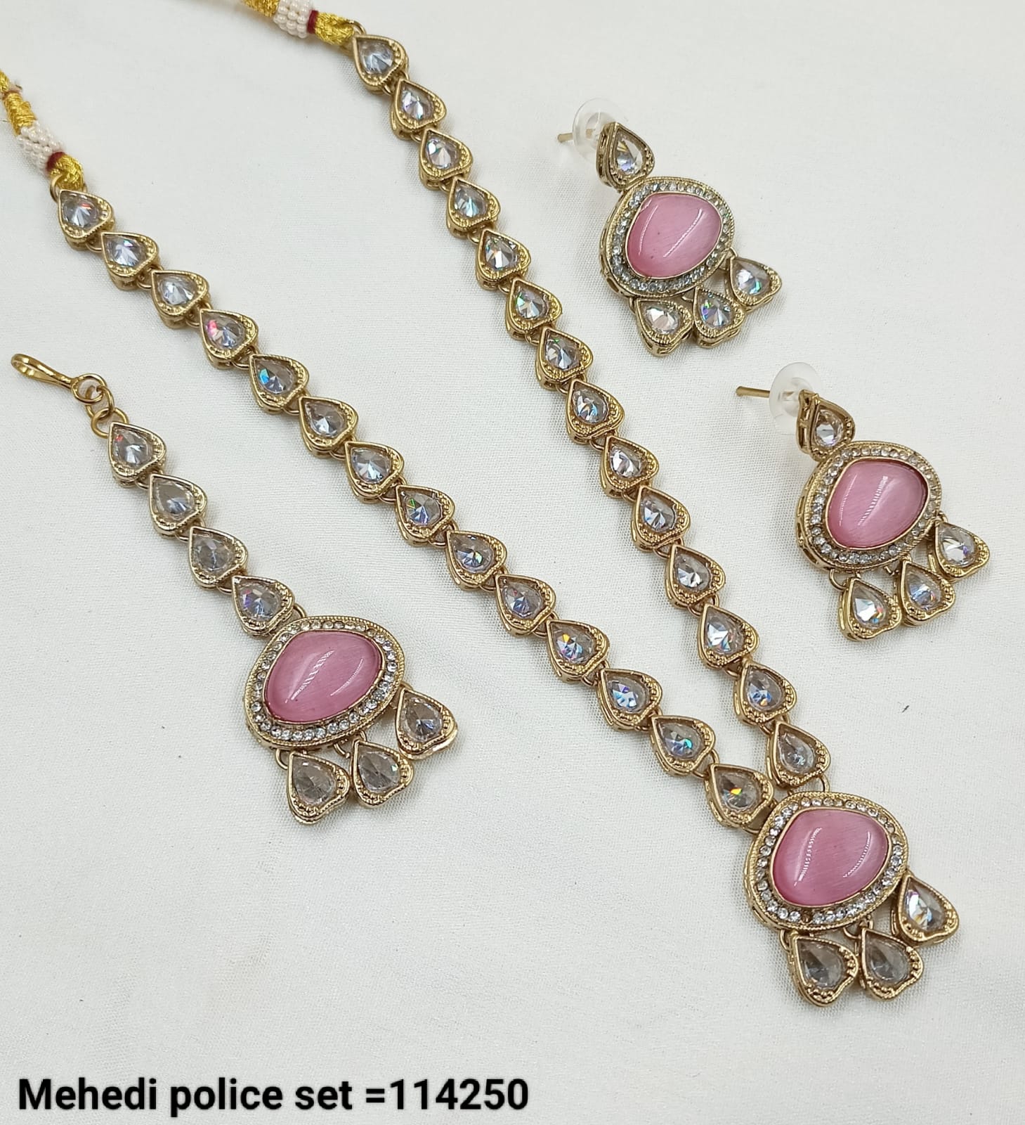 Antique Gold Polki Necklace Set with Matching Earrings and Maang Tikka