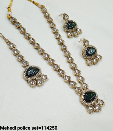Antique Gold Polki Necklace Set with Matching Earrings and Maang Tikka