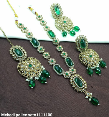 Traditional Jewelry Set – Necklace, Earrings & Maang Tikka – Bridal & Festive Wear