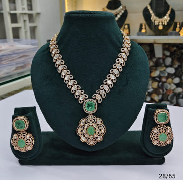 Elegant Kundan Stone Necklace Set with Filigree Pendant and Matching Earrings – Bridal & Party Wear Jewelry