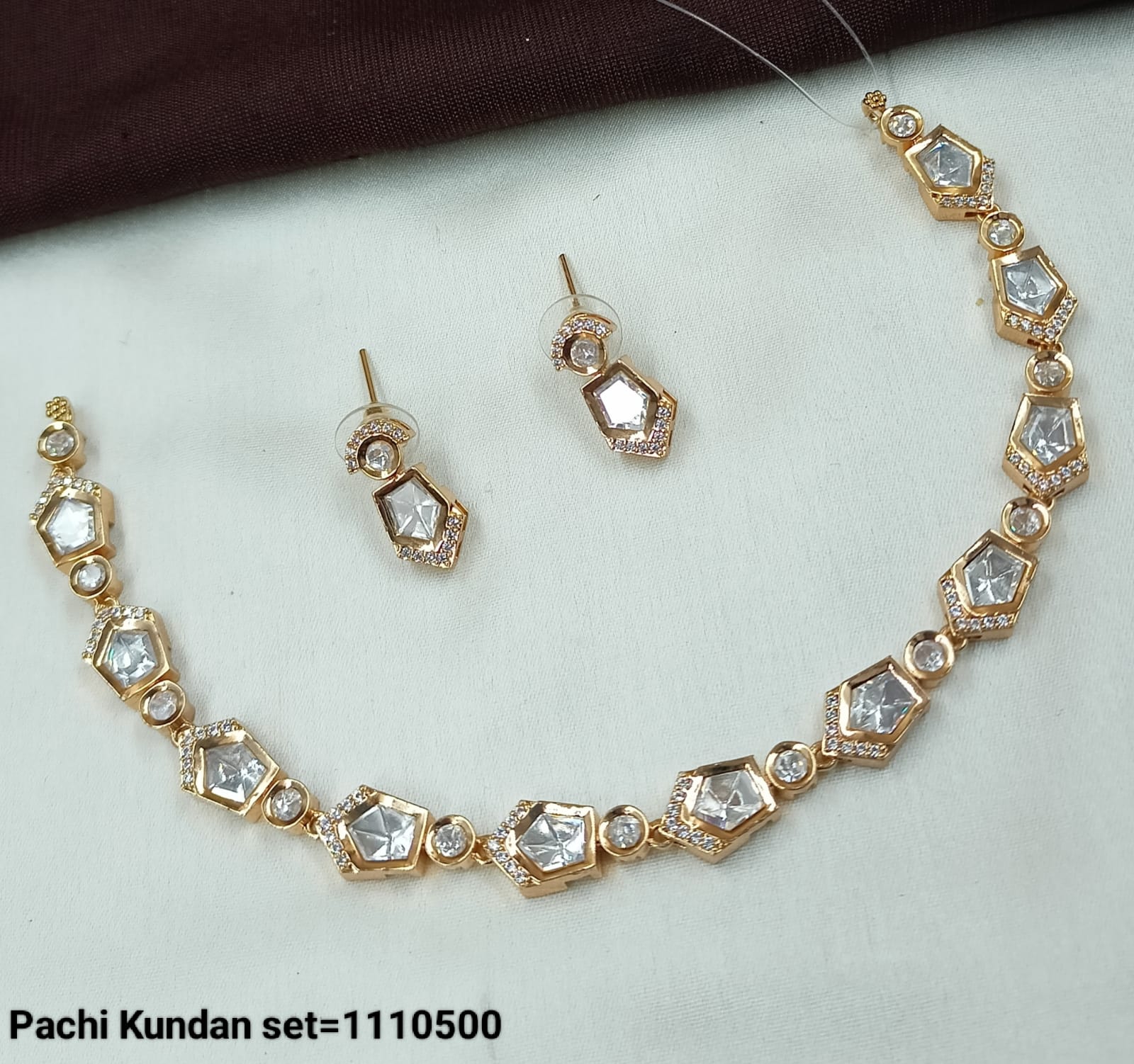 Elegant Geometric Pachi Kundan Necklace Set with Stud Earrings