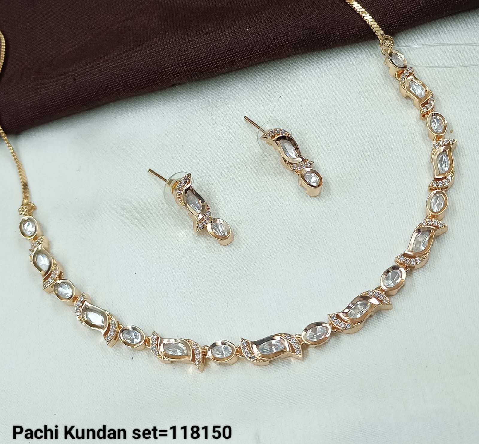 Graceful Twist-Design Pachi Kundan Necklace Set with Stud Earrings