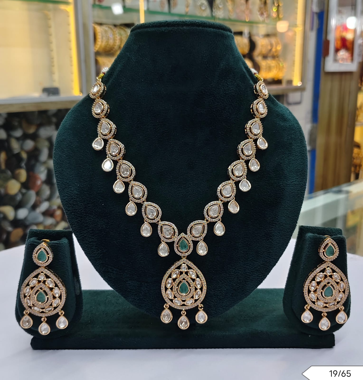 Graceful Kundan Teardrop Necklace & Earring Set