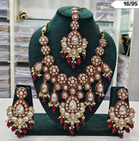 Kundan Bridal Jewellery Set with Maang Tikka & Earrings - Lucentemarket