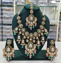 Kundan Bridal Jewellery Set with Maang Tikka & Earrings - Lucentemarket