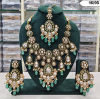 Kundan Bridal Jewellery Set with Maang Tikka & Earrings - Lucentemarket