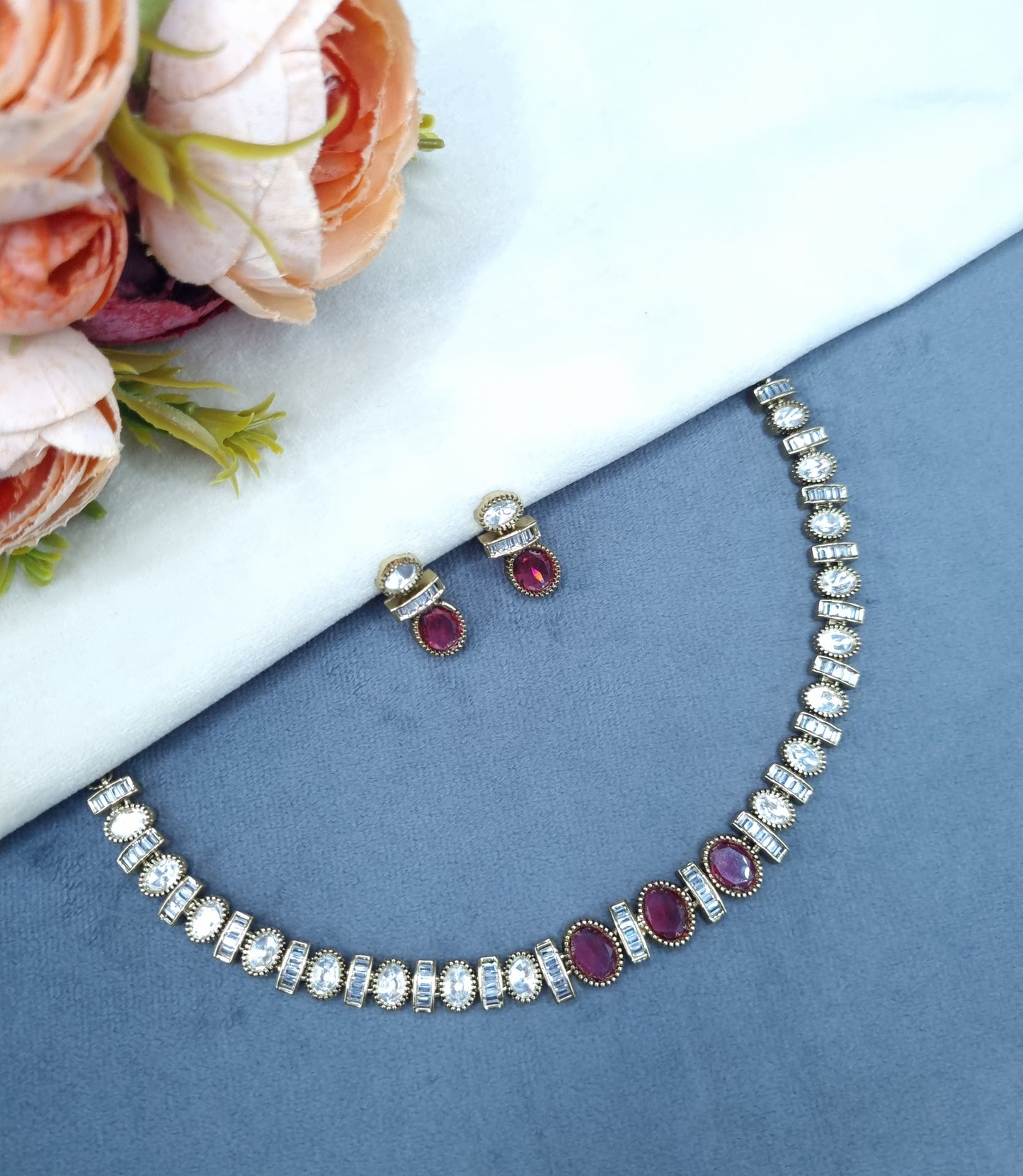 Elegant Sleek Collar Necklace & Matching Earring Set