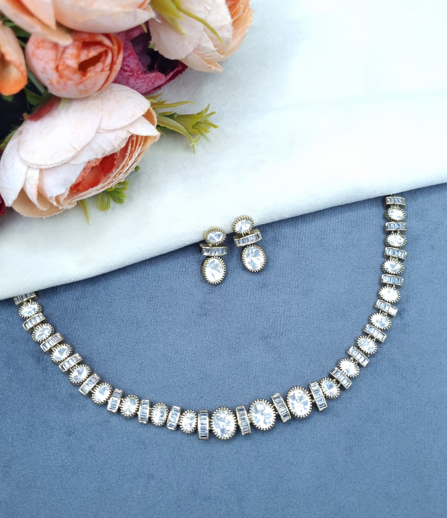 Elegant Sleek Collar Necklace & Matching Earring Set