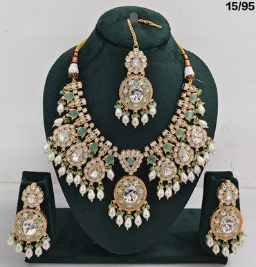 Luxury Kundan Bridal Jewellery Set with Pearls, Earrings & Maang Tikka