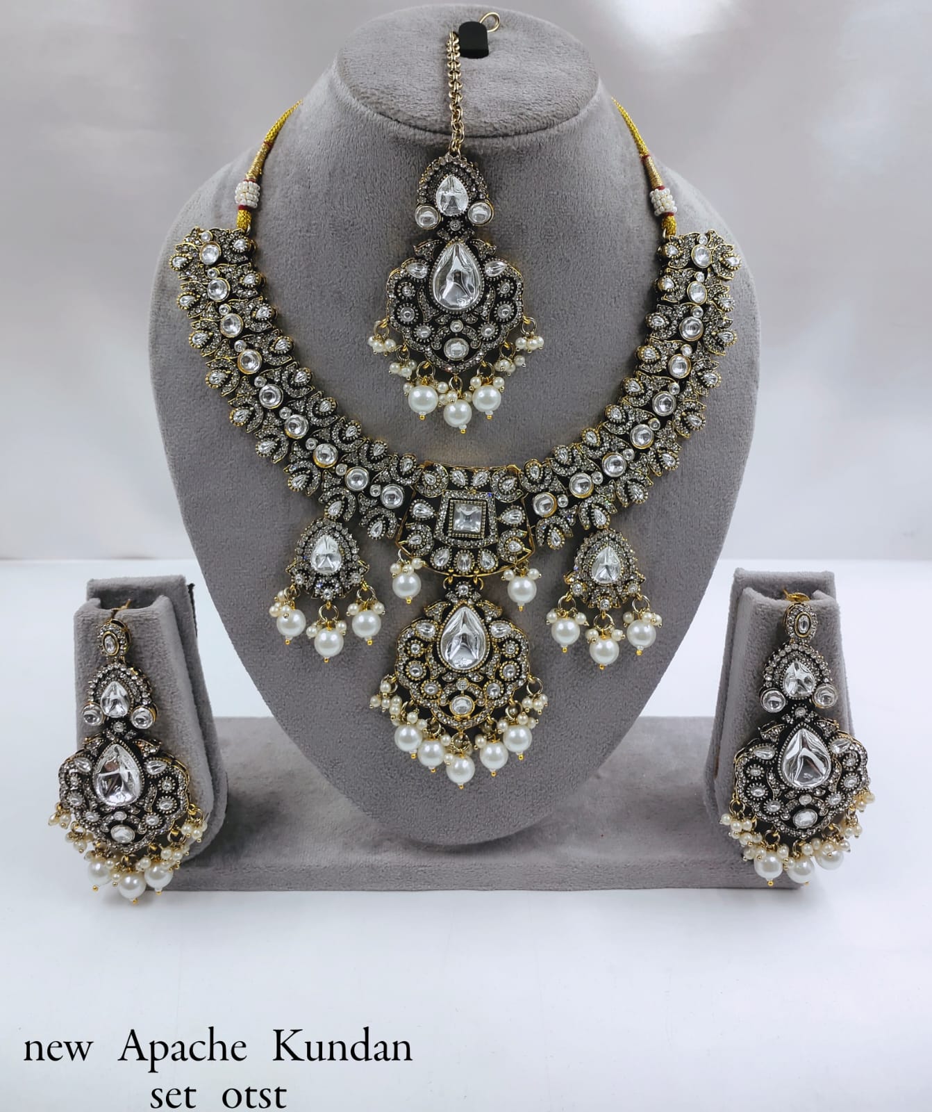 Mehandi Plated Traditional Kundan Jewellery Set With Earrings Set For Women