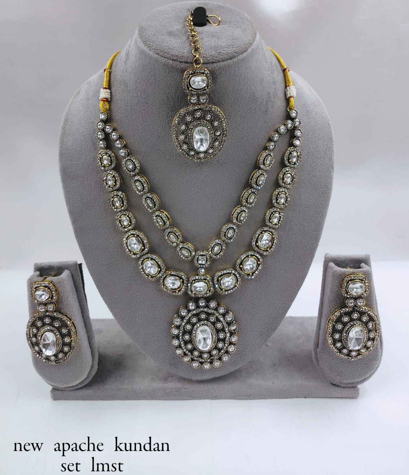 Mehandi Plated Traditional Kundan Jewellery Set With Earrings & Mangtika Set For Women