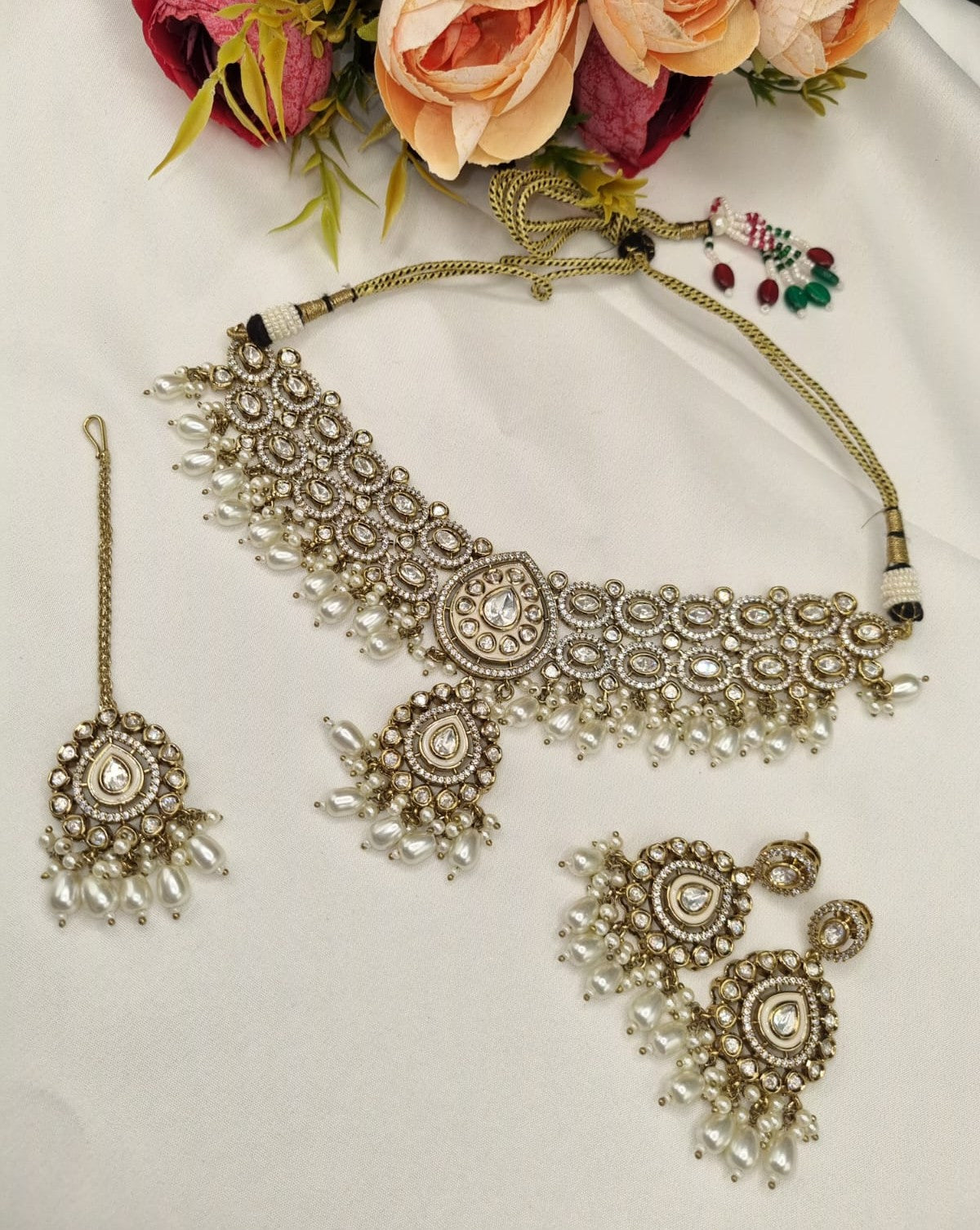 Elegant Kundan Choker Jewellery Set