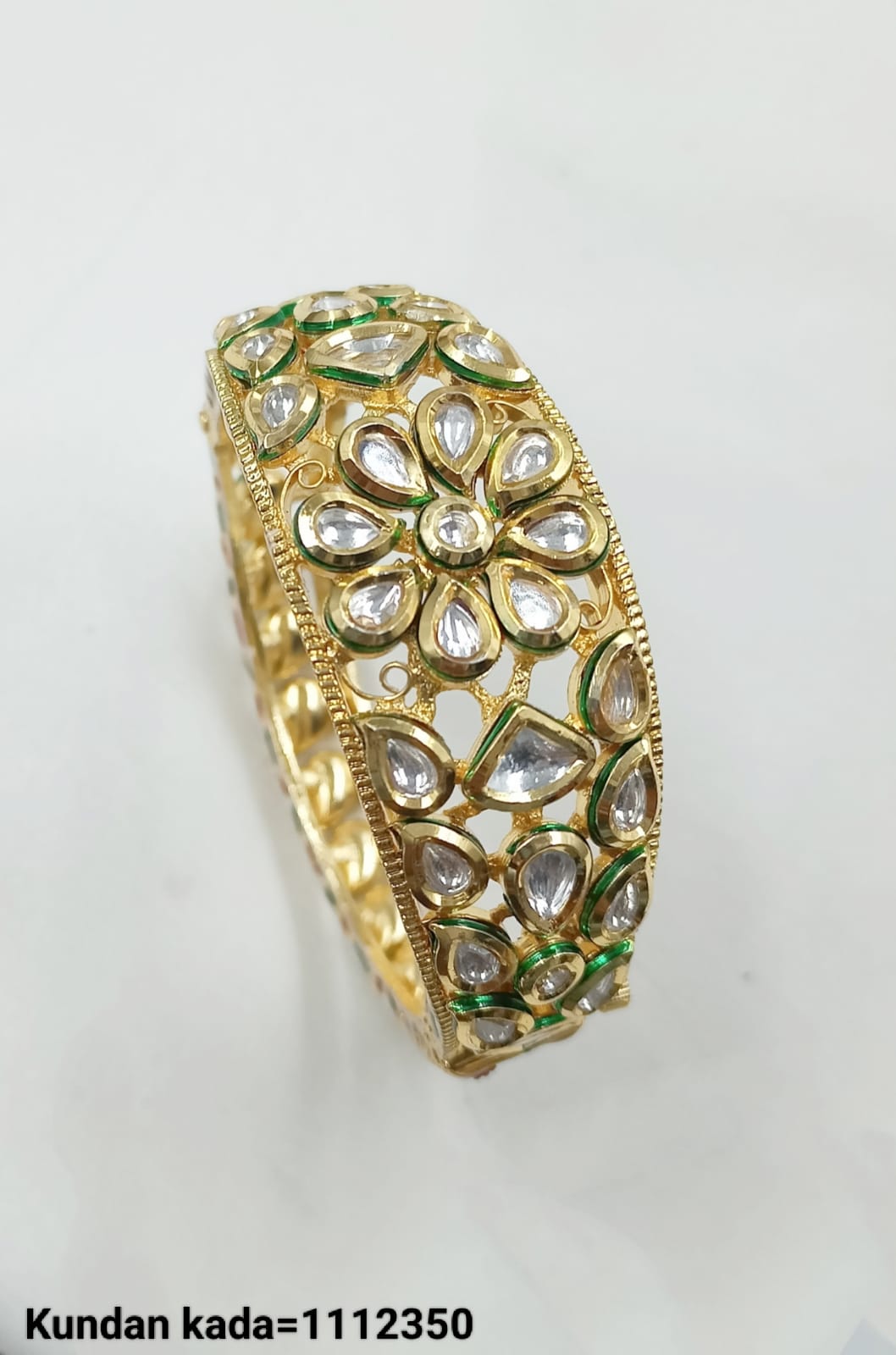 Floral Design Pachi Kundan Bracelet - LucenteMarket