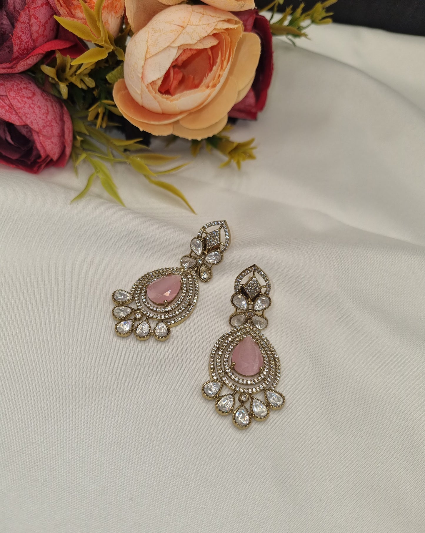 Anti Gold Teardrop Cluster Kundan Earrings