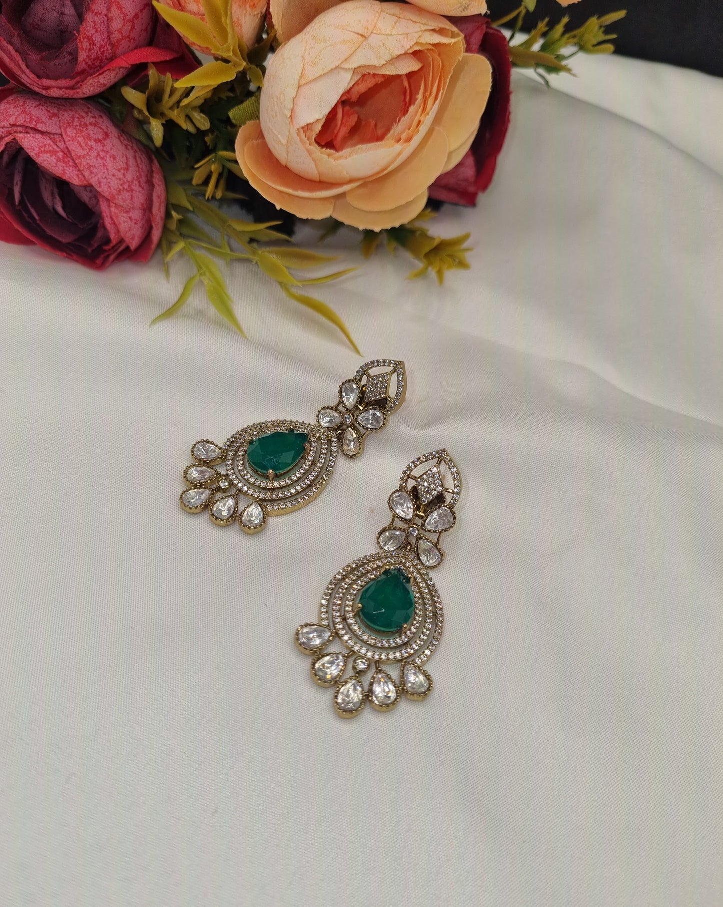 Anti Gold Teardrop Cluster Kundan Earrings