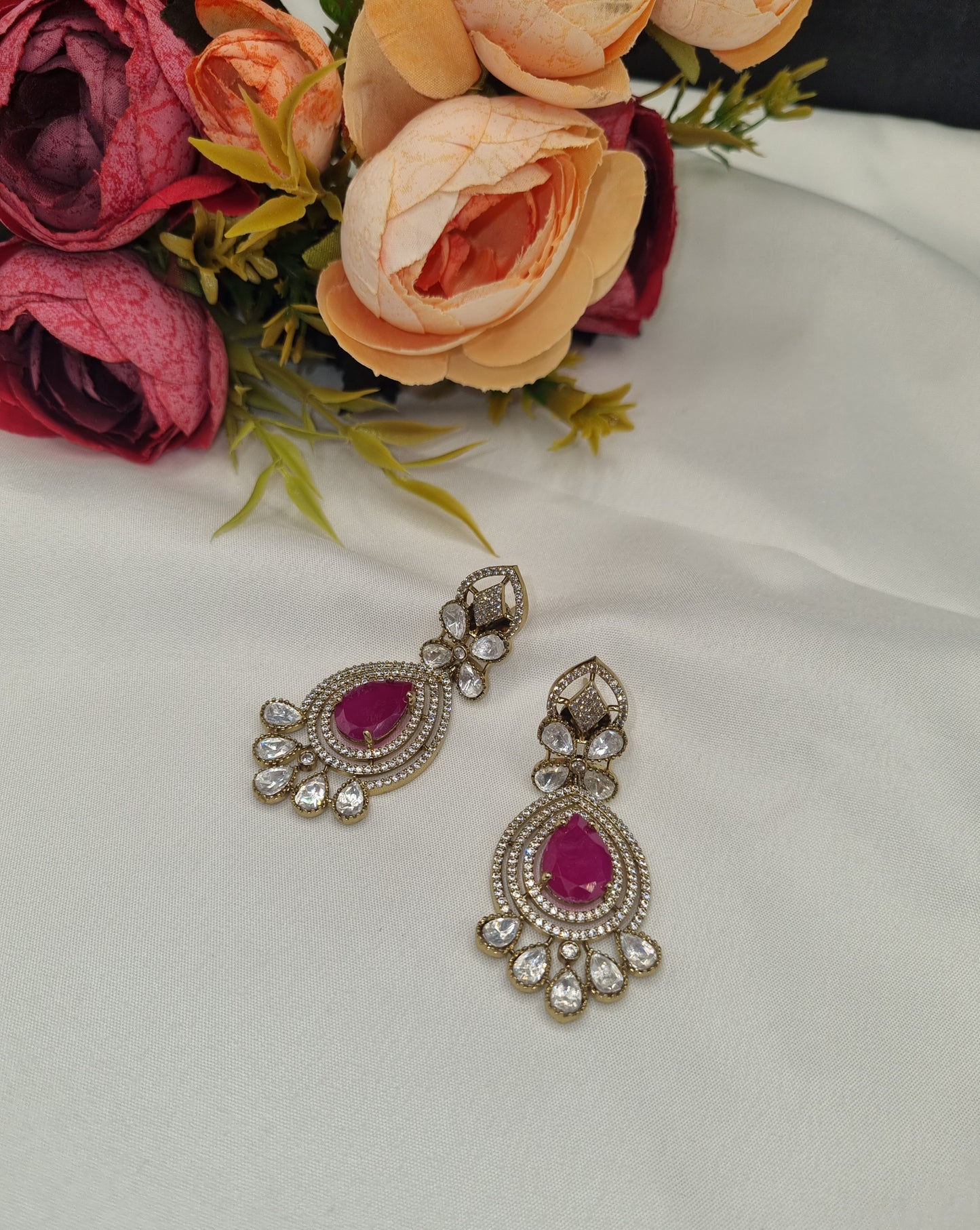 Anti Gold Teardrop Cluster Kundan Earrings