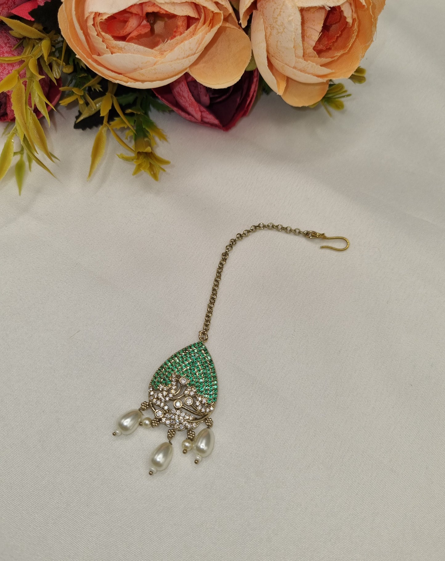 TRADITIONAL KUNDAN & BEAD BRIDAL MAANG TIKKA