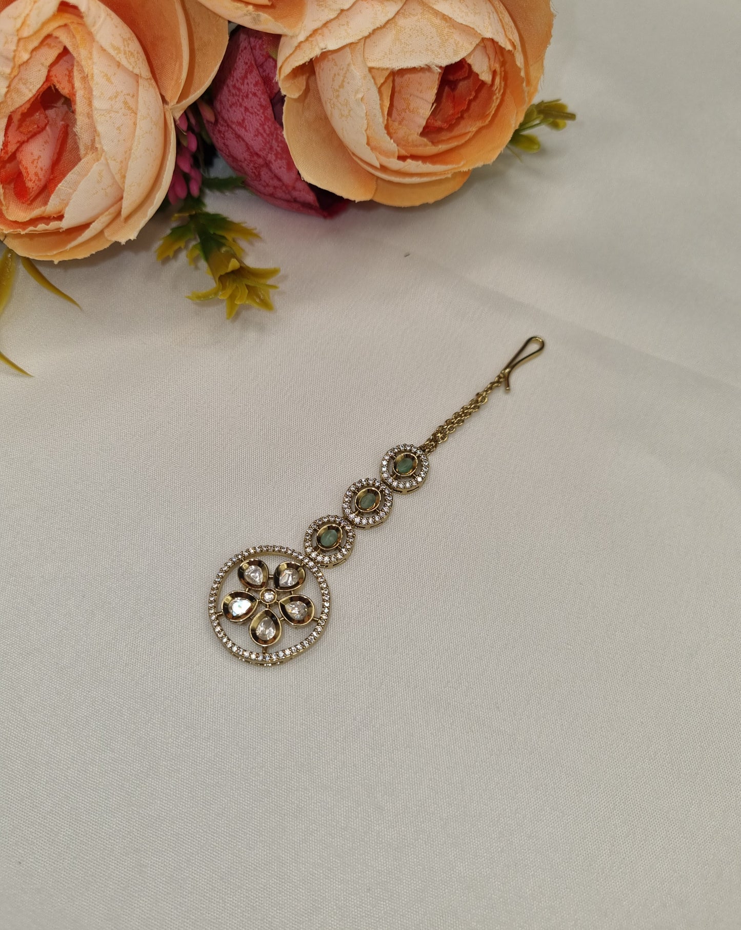 TRADITIONAL KUNDAN & BEAD BRIDAL MAANG TIKKA