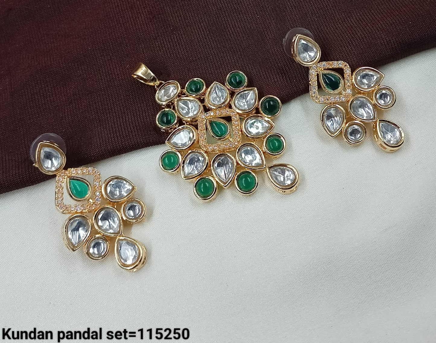 Elegant Kundan Pendant Set with Intricate Detailing and Matching Earrings