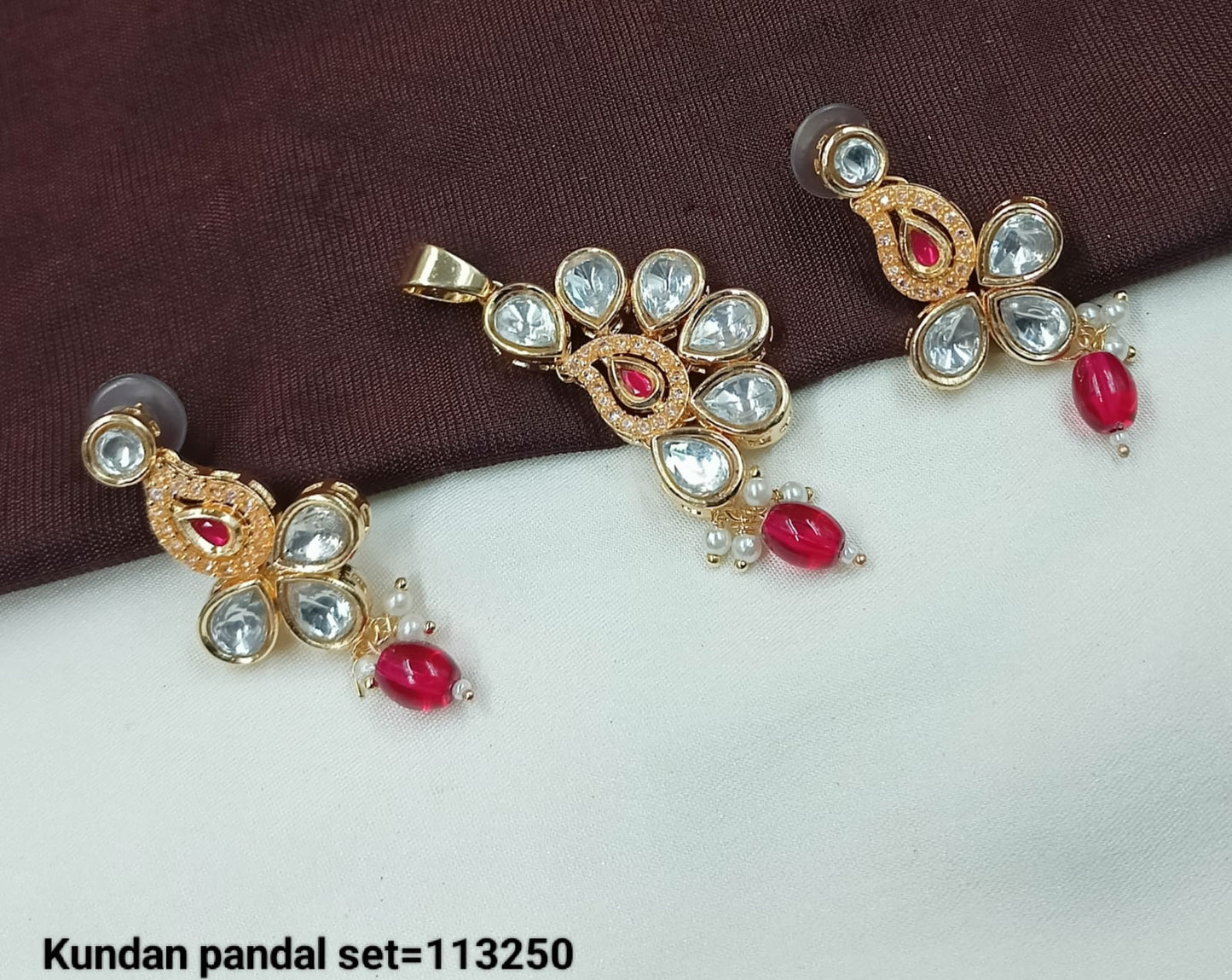 Intricate Kundan Pendant Set with Pearl Accents