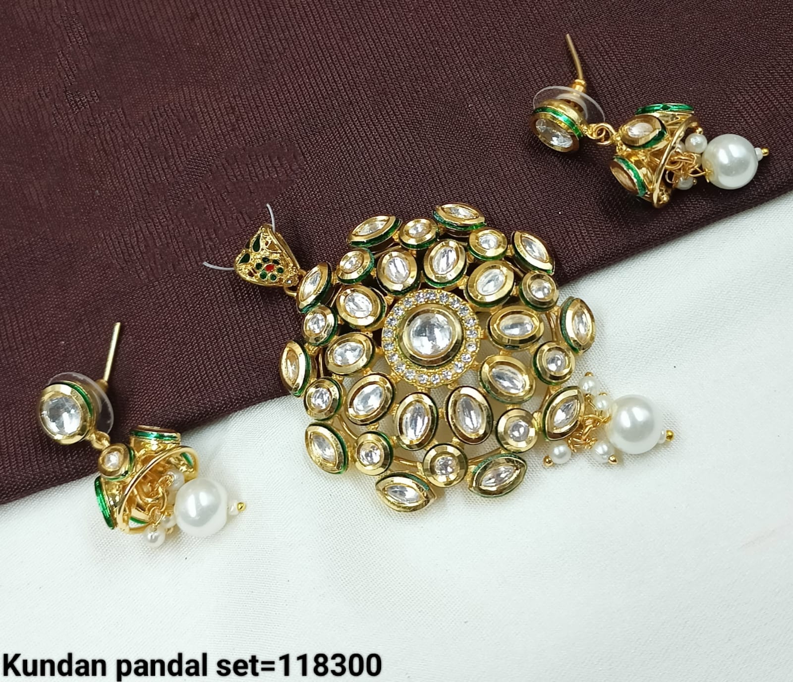 Gold Plated Elegant Design Kundan Pendant Set