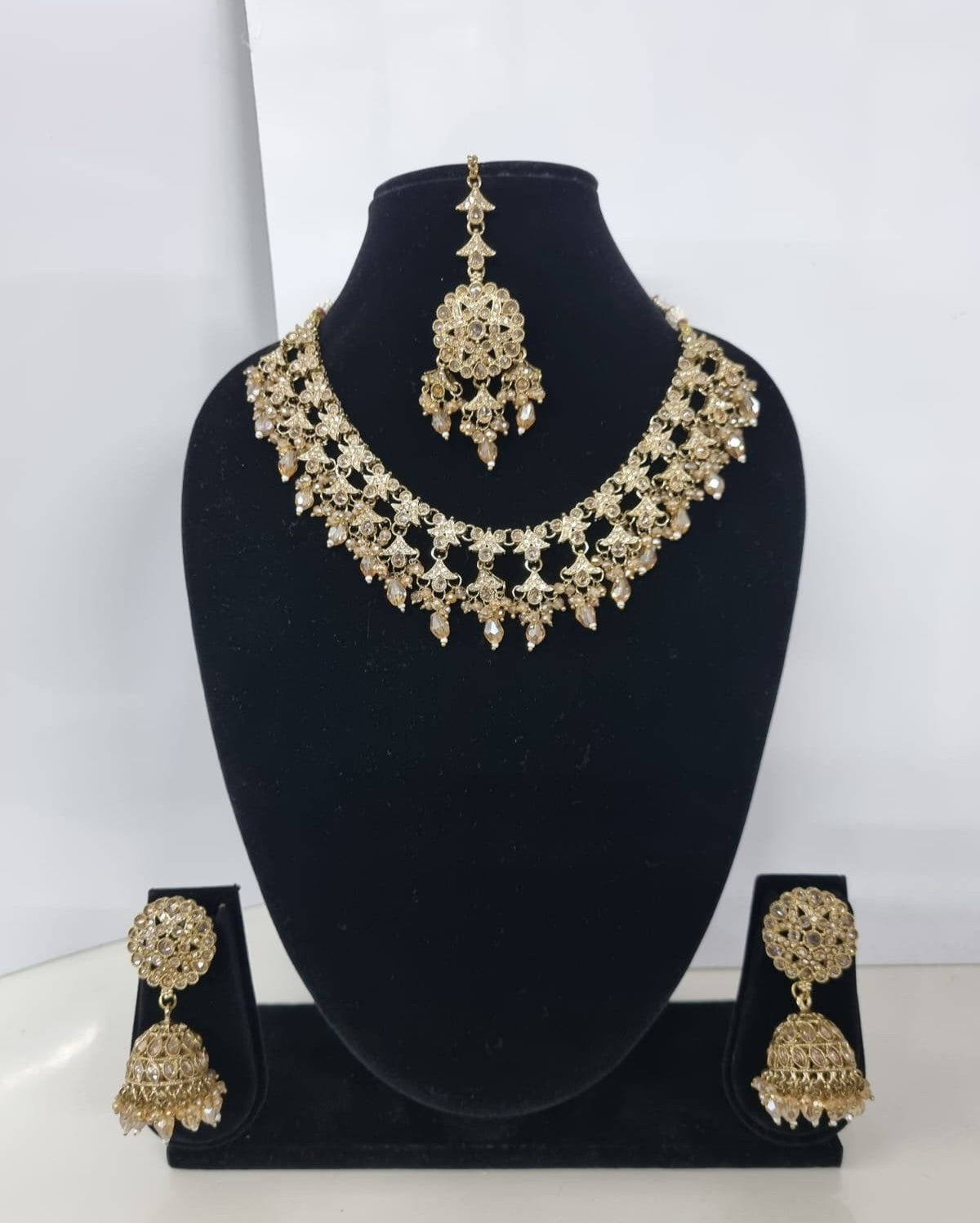 Traditional Floral Choker Necklace set With Earrings & Maang Tikka