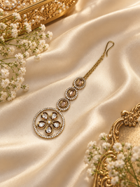 TRADITIONAL KUNDAN & BEAD BRIDAL MAANG TIKKA