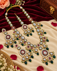 Bridal Kundan Necklace Set with Maang Tikka & Earrings