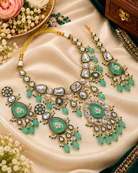 Handcrafted Royal Kundan Jewelry Set