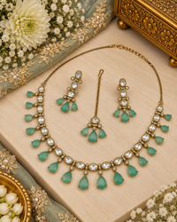 Sleek Heritage Kundan Droplet Necklace Set